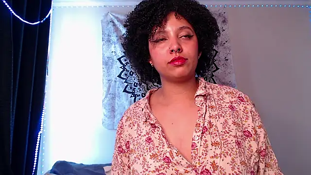 Snapshot of michell_bling1 chatting on 12.15.24 michell bling1 online show from 12.15.24