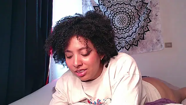 Snapshot of michell_bling1 chatting on 12.16.24 michell bling1 online show from 12.16.24