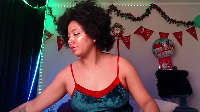 Snapshot of michell_bling1 chatting on 12.20.24 michell bling1 online show from 12.20.24