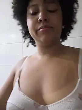 Snapshot of michell_bling1 chatting on 01.05.25 michell bling1 online show from 01.05.25