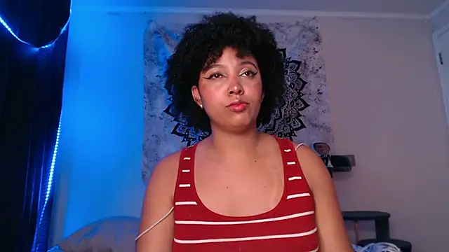 Snapshot of michell_bling1 chatting on 01.15.25 michell bling1 online show from 01.15.25