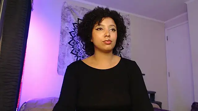 Snapshot of michell_bling1 chatting on 01.25.25 michell bling1 online show from 01.25.25