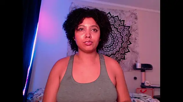 Snapshot of michell_bling1 chatting on 02.23.25 michell bling1 online show from 02.23.25