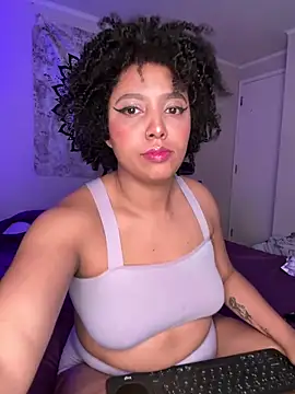 Snapshot of michell_bling1 chatting on 03.16.25 michell bling1 online show from 03.16.25