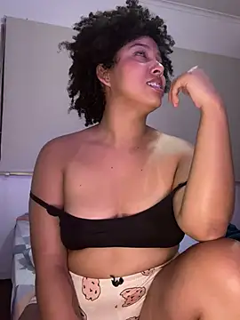 Snapshot of michell_bling1 chatting on 03.21.25 michell bling1 online show from 03.21.25