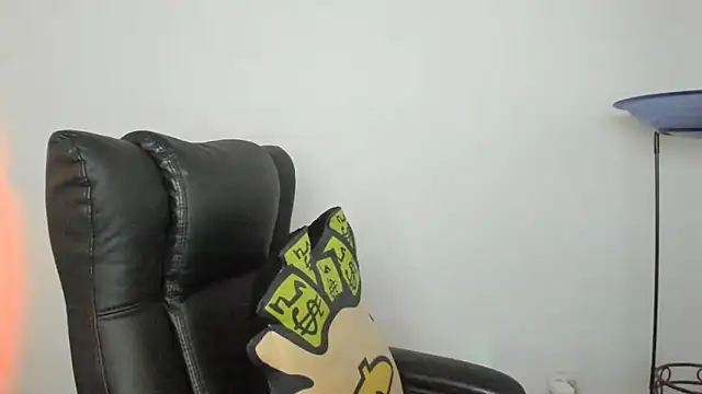 Snapshot of Mila__Paramo chatting on 03.25.26 Mila Paramo online show from 03.25.26