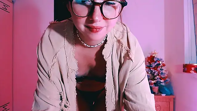 Snapshot of Cosmo_Riri chatting on 12.19.25 Cosmo Riri online show from 12.19.25