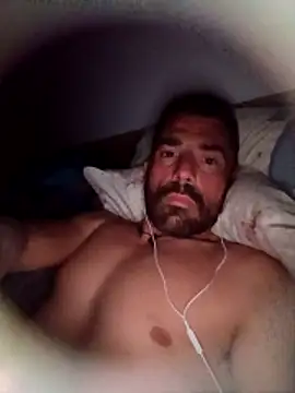 Snapshot of George21ek chatting on 12.22.25 George21ek online show from 12.22.25