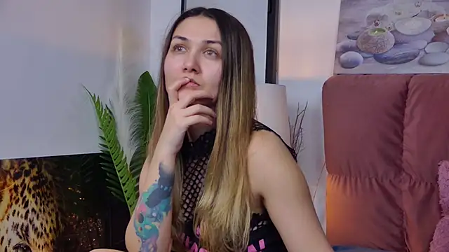 NicolLopeze online show from 02.20.25