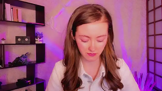 KateCuddle online show from 12.26.24