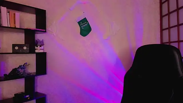 KateCuddle online show from 12.26.24