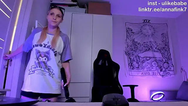 Snapshot of Anna_Fink chatting on 11.16.25 Anna Fink online show from 11.16.25