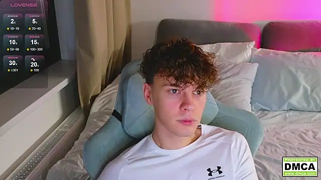 Snapshot of cute_thomas chatting on 11.18.25 cute thomas online show from 11.18.25