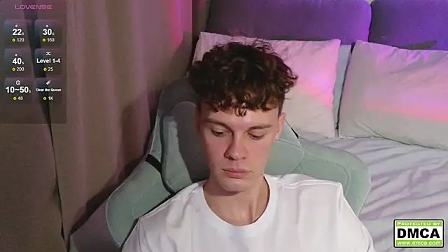 Snapshot of cute_thomas chatting on 12.15.25 cute thomas online show from 12.15.25