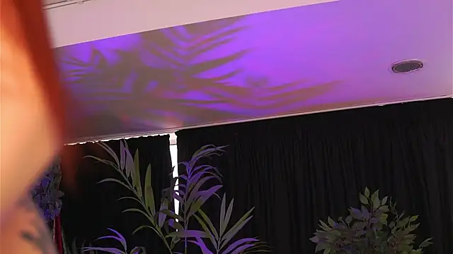 HotSkinnyX online show from 02.17.25