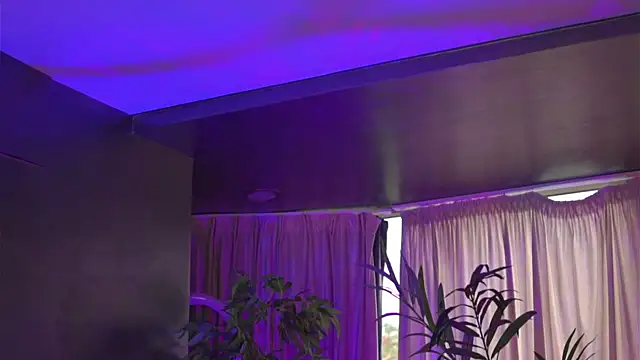 HotSkinnyX online show from 09.29.25