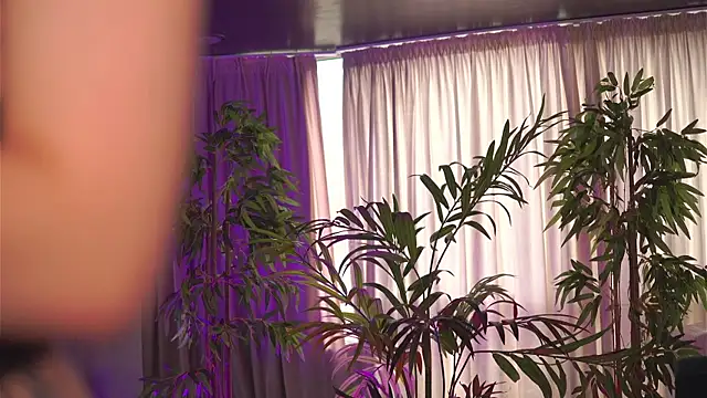 HotSkinnyX online show from 11.09.25