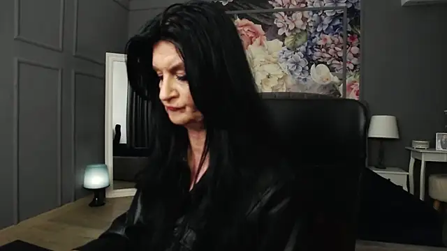 Snapshot of DomMelissaW chatting on 12.08.24 DomMelissaW online show from 12.08.24