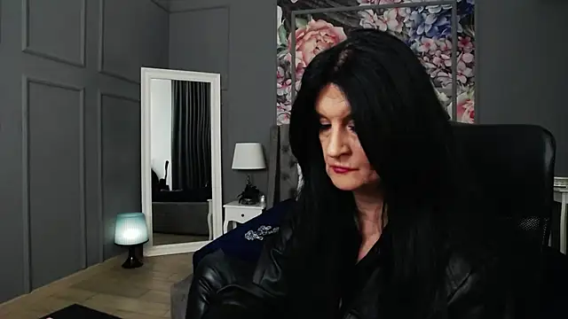 Snapshot of DomMelissaW chatting on 12.11.24 DomMelissaW online show from 12.11.24