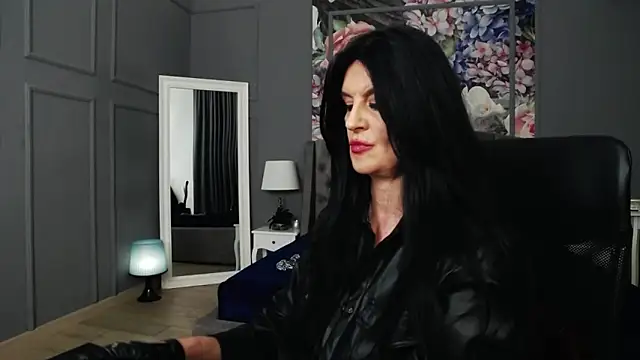 Snapshot of DomMelissaW chatting on 12.12.24 DomMelissaW online show from 12.12.24