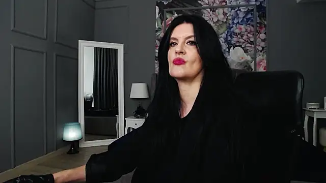 Snapshot of DomMelissaW chatting on 12.12.24 DomMelissaW online show from 12.12.24