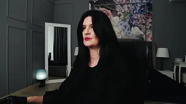 Snapshot of DomMelissaW chatting on 12.13.24 DomMelissaW online show from 12.13.24