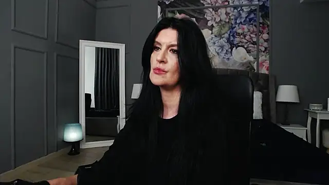 Snapshot of DomMelissaW chatting on 12.13.24 DomMelissaW online show from 12.13.24