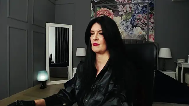 Snapshot of DomMelissaW chatting on 12.14.24 DomMelissaW online show from 12.14.24