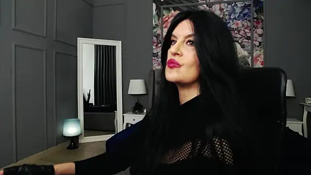 Snapshot of DomMelissaW chatting on 12.16.24 DomMelissaW online show from 12.16.24