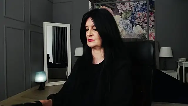 Snapshot of DomMelissaW chatting on 12.21.24 DomMelissaW online show from 12.21.24