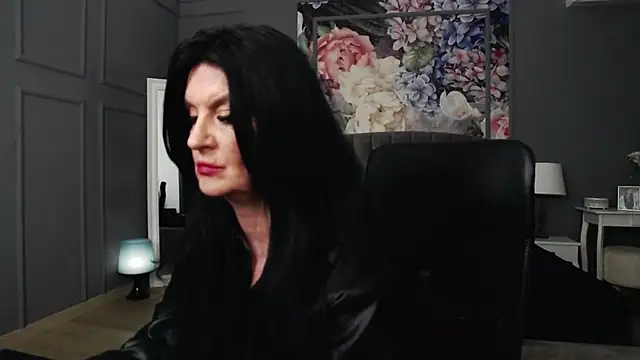 Snapshot of DomMelissaW chatting on 12.23.24 DomMelissaW online show from 12.23.24