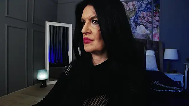 Snapshot of DomMelissaW chatting on 12.22.25 DomMelissaW online show from 12.22.25