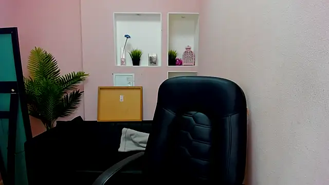 Snapshot of Persephoni chatting on 09.19.25 Persephoni online show from 09.19.25