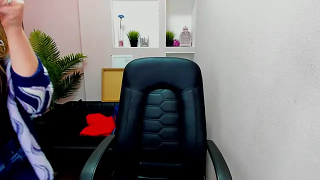 Snapshot of Persephoni chatting on 09.27.25 Persephoni online show from 09.27.25