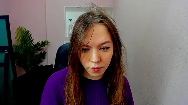 Snapshot of Persephoni chatting on 10.04.25 Persephoni online show from 10.04.25