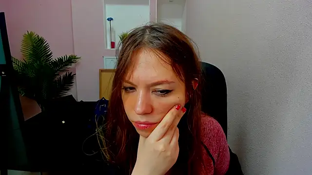 Snapshot of Persephoni chatting on 10.24.25 Persephoni online show from 10.24.25