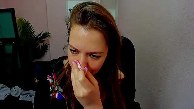 Snapshot of Persephoni chatting on 11.03.25 Persephoni online show from 11.03.25