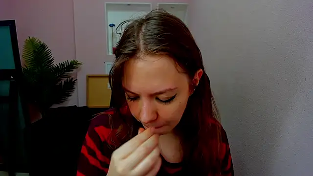 Snapshot of Persephoni chatting on 11.07.25 Persephoni online show from 11.07.25