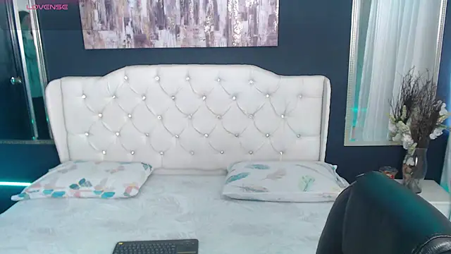 Snapshot of LiaVillalobos chatting on 09.22.25 LiaVillalobos online show from 09.22.25