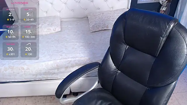 Snapshot of LiaVillalobos chatting on 09.27.25 LiaVillalobos online show from 09.27.25