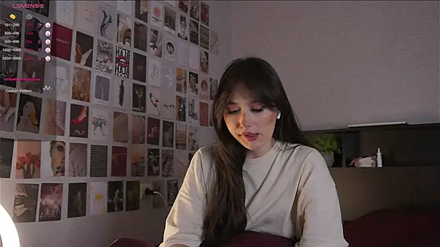 Snapshot of itssophiie chatting on 10.17.25 itssophiie online show from 10.17.25