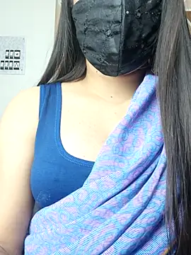 Snapshot of _desigori chatting on 03.05.25 desigori online show from 03.05.25