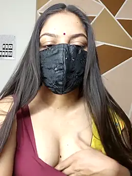 Snapshot of _desigori chatting on 03.18.25 desigori online show from 03.18.25