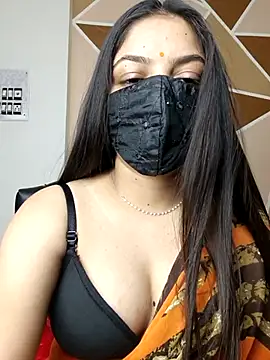 Snapshot of _desigori chatting on 03.20.25 desigori online show from 03.20.25