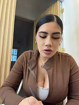 Snapshot of clarachanelricek chatting on 04.17.26 clarachanelricek online show from 04.17.26