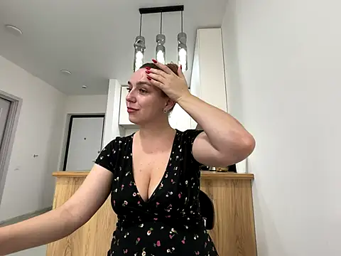 Snapshot of Janeee chatting on 11.05.25 Janeee online show from 11.05.25