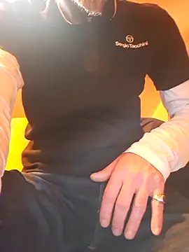 Snapshot of eddouxxx78 chatting on 11.22.25 eddouxxx78 online show from 11.22.25