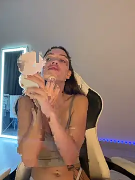 Snapshot of julia_fly chatting on 05.24.26 julia fly online show from 05.24.26
