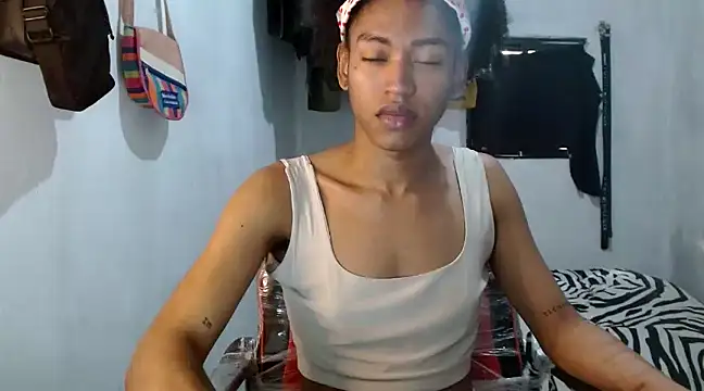 Snapshot of angelamarie1 chatting on 12.20.24 angelamarie1 online show from 12.20.24