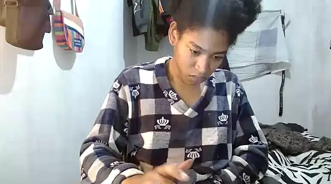 Snapshot of angelamarie1 chatting on 12.29.24 angelamarie1 online show from 12.29.24